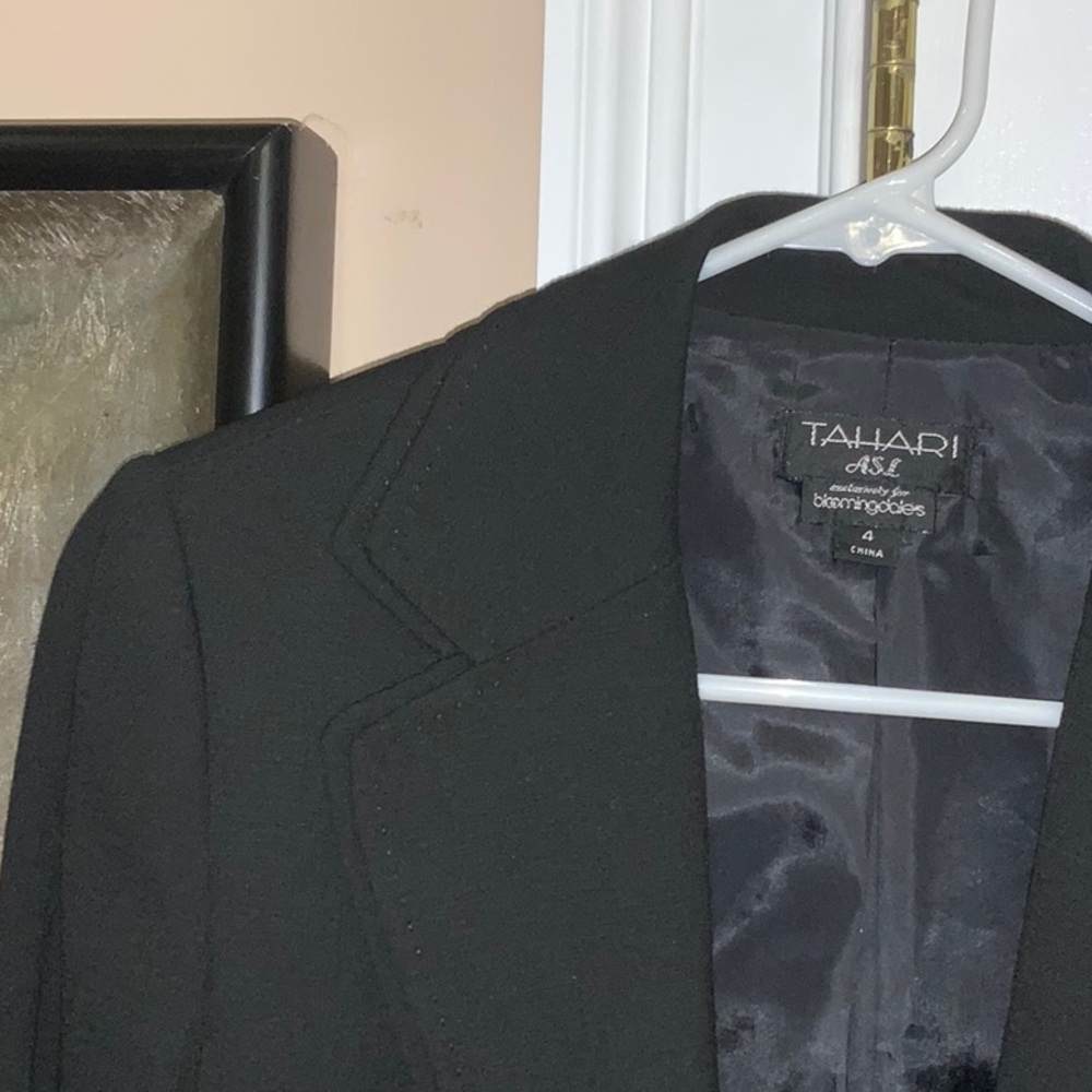 Tahari black blazer size 4 - Picture 3 of 3
